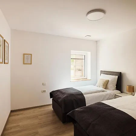 River House Nyaraló *