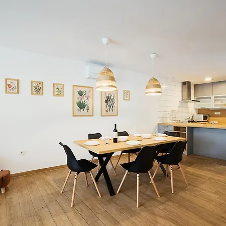 Počitniška hiša River House