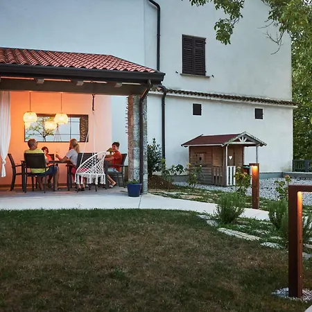 River House Nyaraló