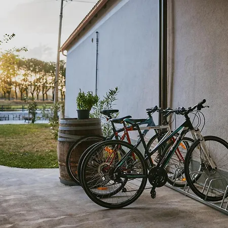 River House Nyaraló