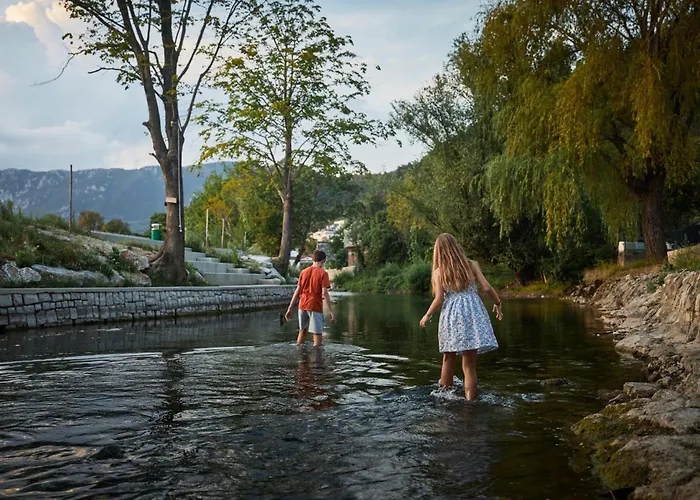 別荘 River House *